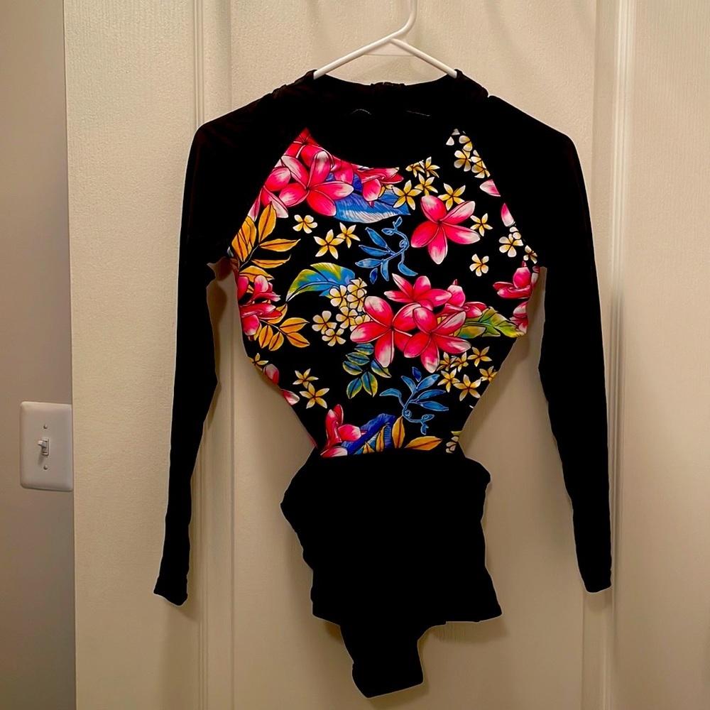 New one piece swimsuit, size large, brand is Topmelon